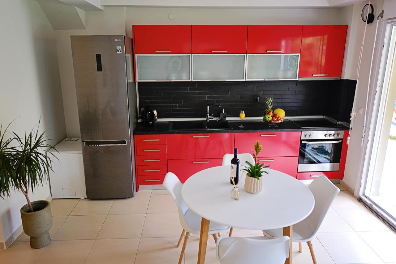 Oasis Garden House Apartment Nea Iraklitsa Bagian luar foto